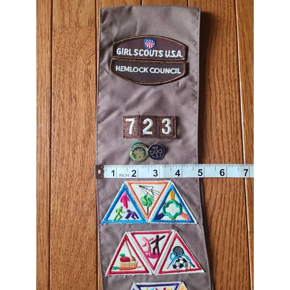 Girl Scout Sash With Pins & Patches Vintage Brown 1987 1988 23 inches‎